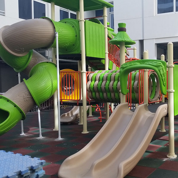 How long can the outdoor large children's combined slide pay back? What should be paid attention to in operation?